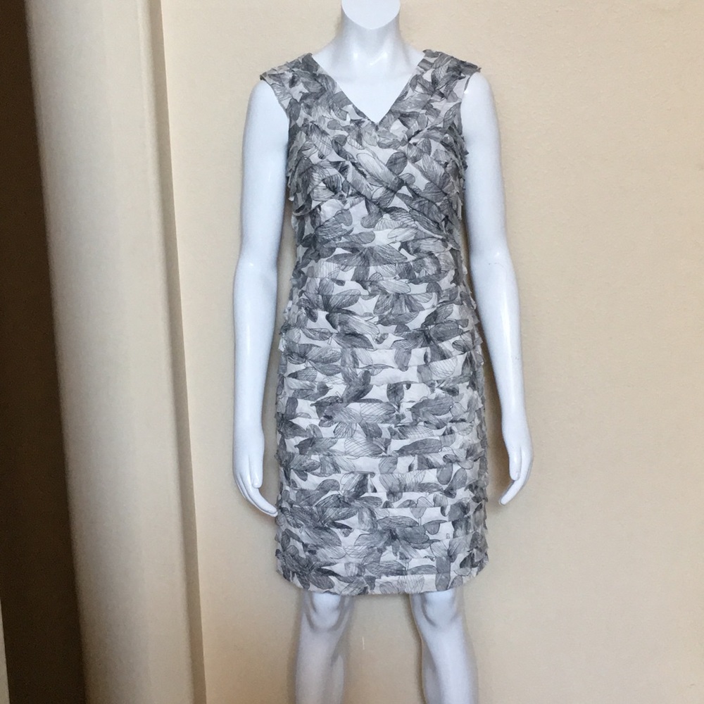 London Times Sz 6 White W/ Black Sheath Dress